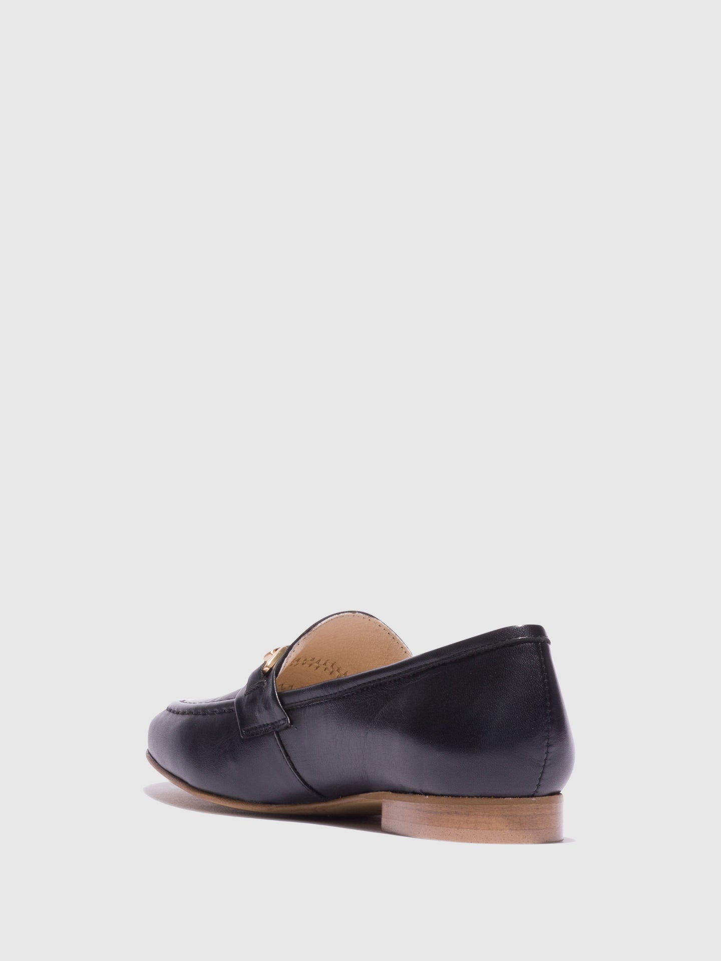 Foreva Loafers com Apliques Metálicos em Preto